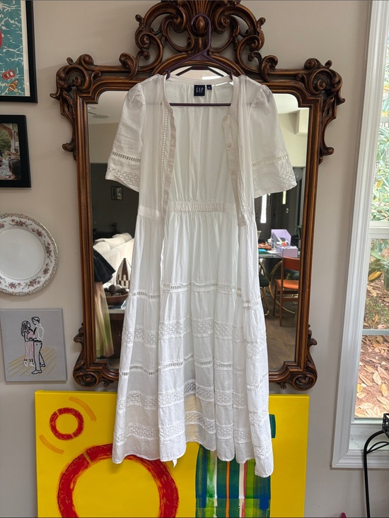 GAP Dresses & Skirts - GAP Lace Button-Front Midi Dress